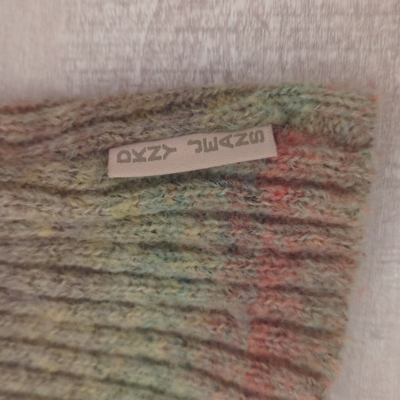 DKNY distressed sweater - Picture 5 of 6